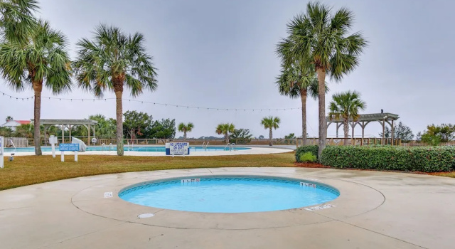 Апартаменты c 1 комнатой с балконом Oceanfront St Helena Island Condo w/ Beach Access!