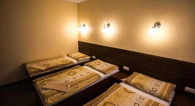 Трёхместный номер Standard City Hotel B&B, reception 24 7, 800m od-from R1, free parking