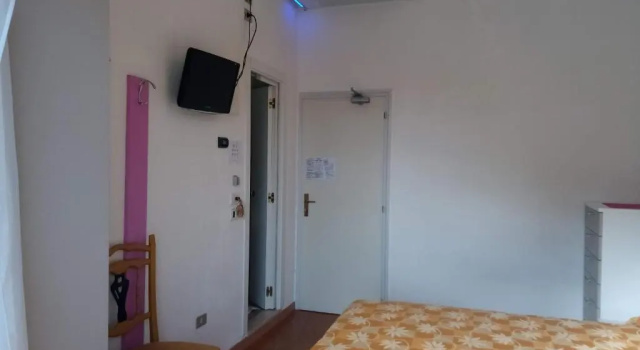 Трёхместный номер Economy Hotel Alga