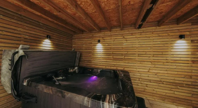 Clifton 32 - Garden Flat with Hot Tub - Hopewell