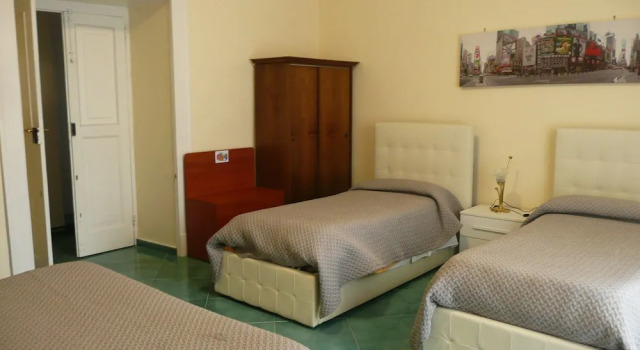 Standard Vierer Familie Zimmer mit Balkon und mit Meerblick I Papiri