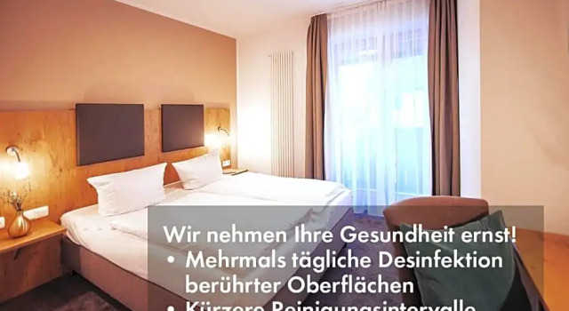 Camera Standard Hotel am Hachinger Bach by Blattl