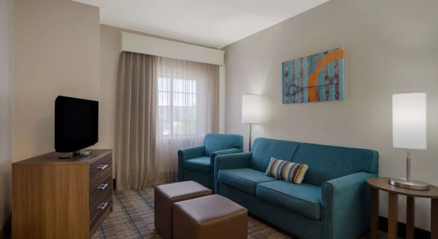 Четырёхместный люкс c 1 комнатой MainStay Suites Wilmington - University Area