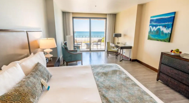 Номер Deluxe с балконом и oceanfront Crocs Resort & Casino