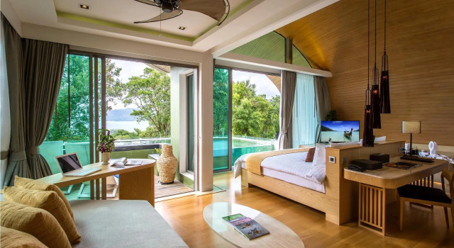 Crest Resort & Pool Villas