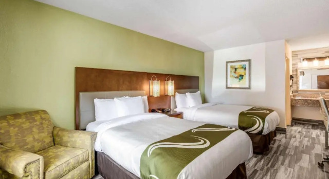 Четырёхместный номер Standard Baymont by Wyndham Orlando Downtown
