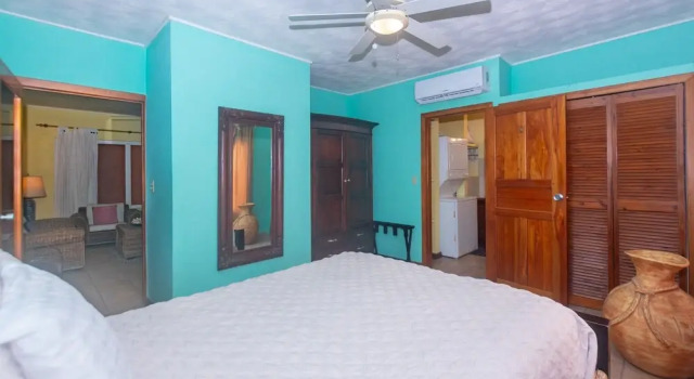 Номер Standard West Bay Mall Condo 8 2 Bedroom Condo by RedAwning