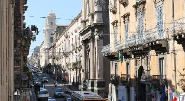 Green Apartment Catania, Забронировать Апартаменты/квартира Катания Сицилия, рядом с Парк Вилла Беллини