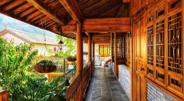 Tourist Courtyard Hotel, Book Hotel Dali Yunnan