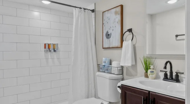 Коттедж Blue Door Bungalow | JZ Vacation Rentals