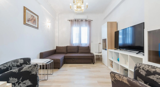 Fresh and Clean apt for 6 in Koukaki