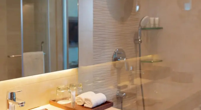 Люкс Luxury The Greenwood Guwahati - A Luxury Boutique Hotel