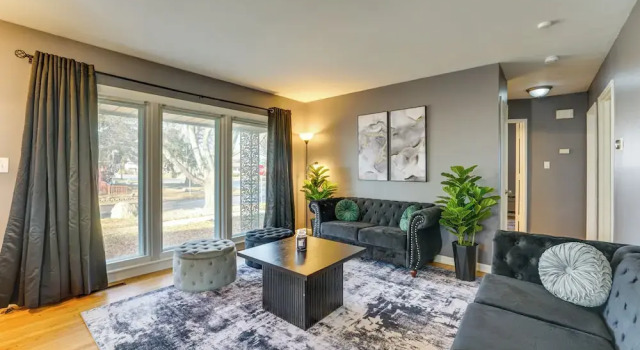 Game, Stay & Play: Family Home in Westland!, Buchen Sie Hotel Westland Michigan