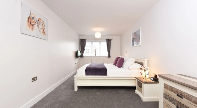 YAA Luxury Apartments - Queens Road, Забронировать Апартаменты/квартира Отели Суррей с парковкой, Парковка