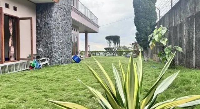 Villa Sulthon, Забронировать Вилла Коттеджи Тавангмангу, рядом с Grojogan Sewu Waterfall, Коттедж