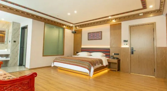 Люкс Deluxe Kangding Renjia  Culture Theme Hotel