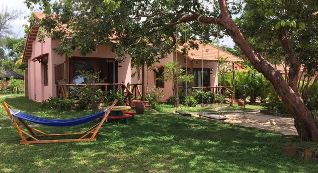 Семейный номер Standard с видом на сад Gold Sand Beach Bungalow