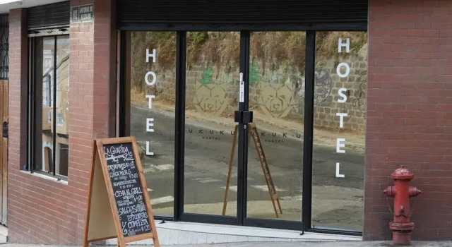 Ukuku Hostel & Rooftop - Quito, Забронировать Хостел Кито Сьерра, рядом с Del Arbolito Park