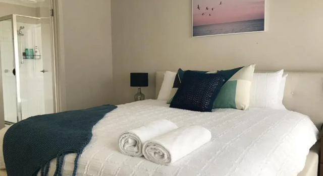 Коттедж Luxury 4BR Home with KING Bed Lakes Entrance