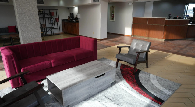 Clarion Hotel Broken Arrow - Tulsa, Buchen Sie Hotel Broken Arrow Oklahoma