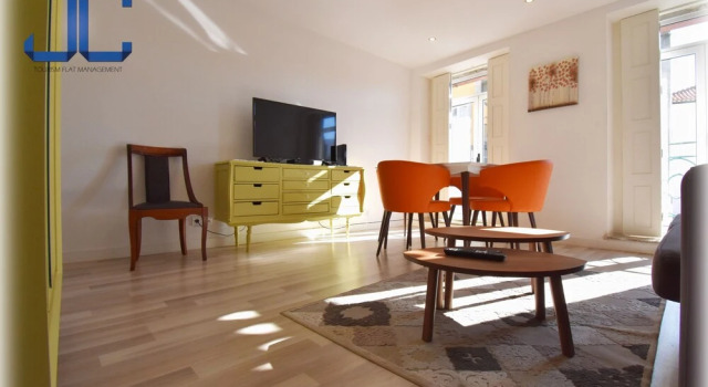 St. Francisco Flat with City Views
