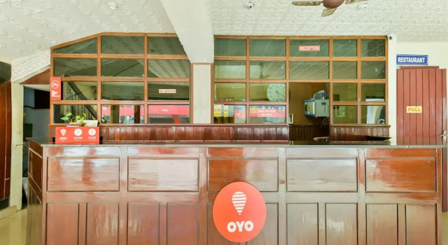 OYO 12179 Hotel Raiban, Забронировать Отель Отели штата Кералы с парковкой, Парковка