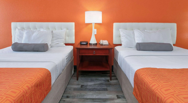 Howard Johnson by Wyndham San Marcos, Buchen Sie Gasthaus San Marcos Texas Hill Country