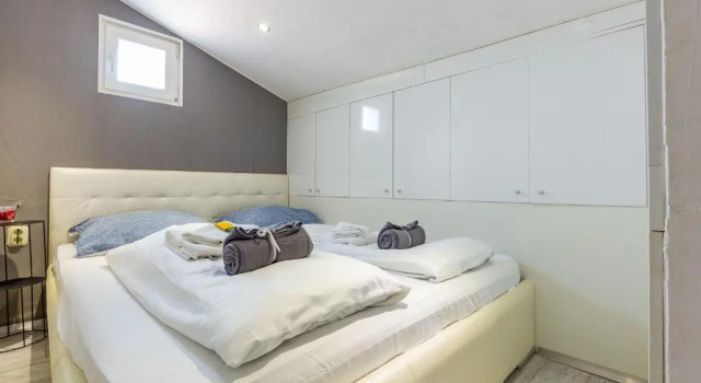 Апартаменты Alpha Loft 1Br Apartment In Center