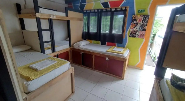 Кровать в общем номере Amukan Guest House