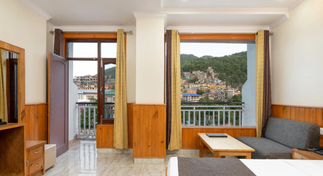 Номер Superior The Posh Hotel near Mall Road with Hassle Free Covered Parking