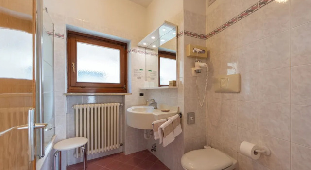 Четырёхместный номер Standard с балконом Hotel Oswald