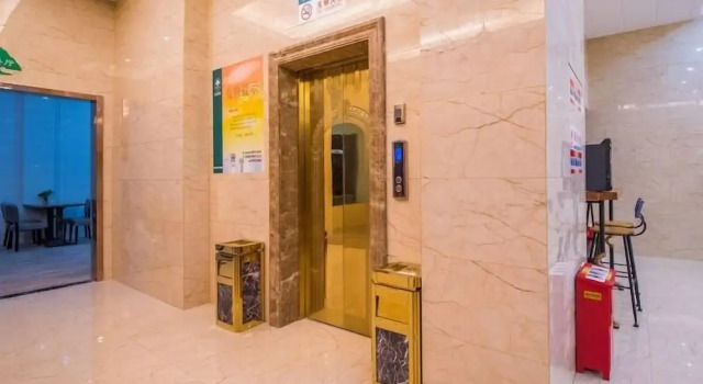 GreenTree Inn Nantong Chongchuan District Middle Changjiang Road Express Hotel, Prenota Hotel Hotel economici a Nantong