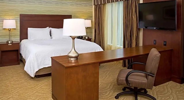 Студия Hampton Inn & Suites Pittsburgh Waterfront West Homestead