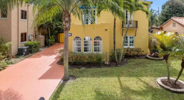 Коттедж Historic Florida 4 bedroom home with pool, parking
