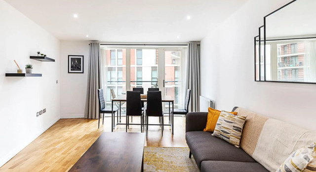 Bright Battersea Apartment