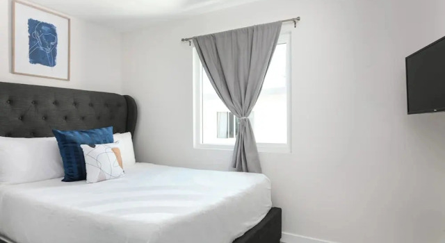 Chic City Apt Near Americana Glendale