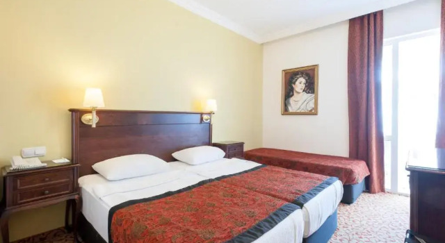 Трёхместный номер Standard Antique Roman Palace Museum Hotel