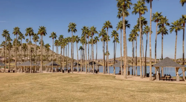 Outdoor Oasis: Spacious Family Escape in Goodyear!, Забронировать Дом для отпуска Гудиер 