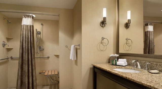 Четырёхместный номер Standard Hilton St. Louis Frontenac