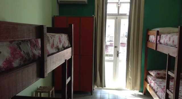 Кровать в общем номере Hostel Canasvieiras