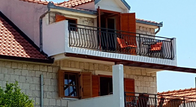 Central Apartment in Okrug Donji near Beach