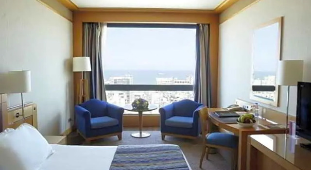 Номер Deluxe Crowne Plaza Beirut by IHG