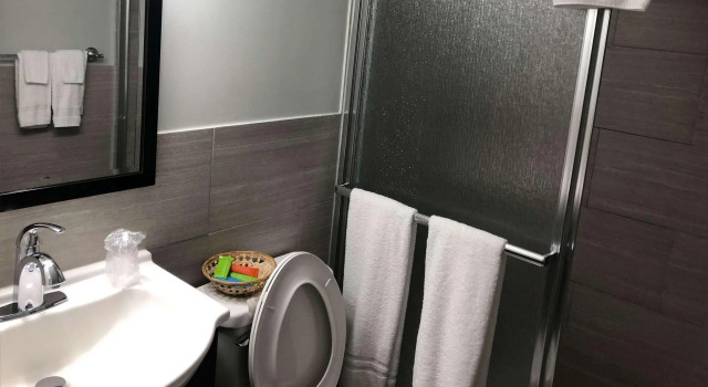 Четырёхместный номер Standard West Hartford Inn