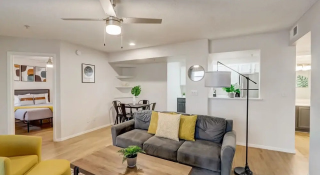 FRONTDESK Jade Scottsdale Apts Central Scottsdale, Забронировать Отель Отели Скотсдейл с парковкой, Парковка