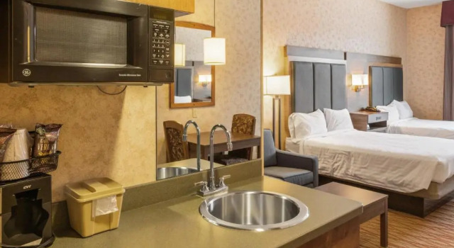 Четырёхместный номер Standard с видом на горы The Lodge at Big Sky