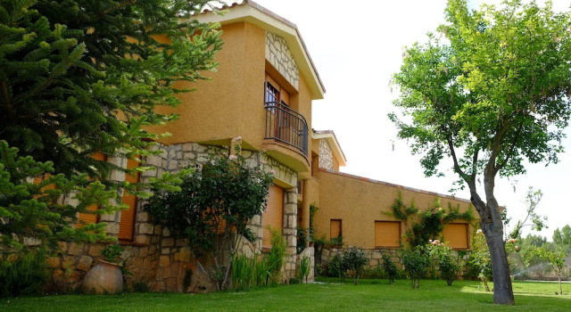 Casa Rural El Caz, Book Hotel Hotels in Trillo with Parking, Parking