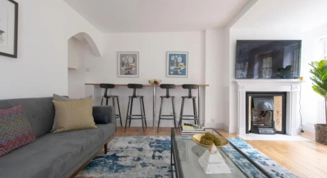 Trendy Tufnell Park Townhouse, Забронировать Отель Отели Большого Лондона с парковкой, Парковка