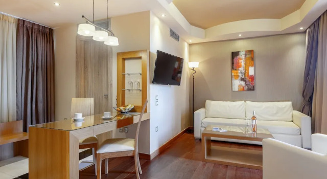 Номер Standard с балконом Oasis Hotel Apartments