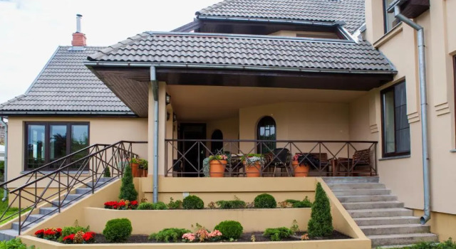 Sunrise Beach Villa, Đặt Biệt thự Nhà tranh ở Zemgale, Nhà tranh
