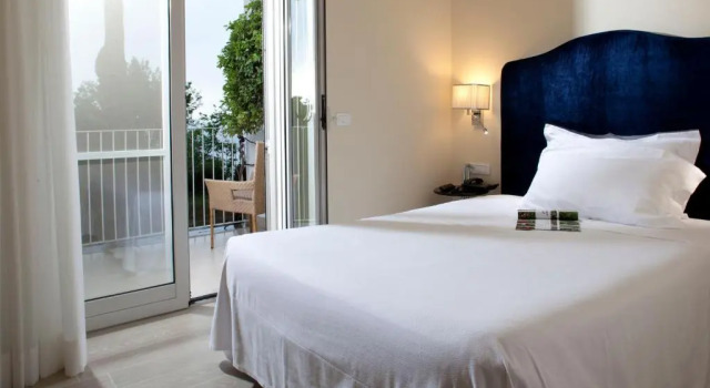 Номер Standard Hotel Riviera & Maximilians